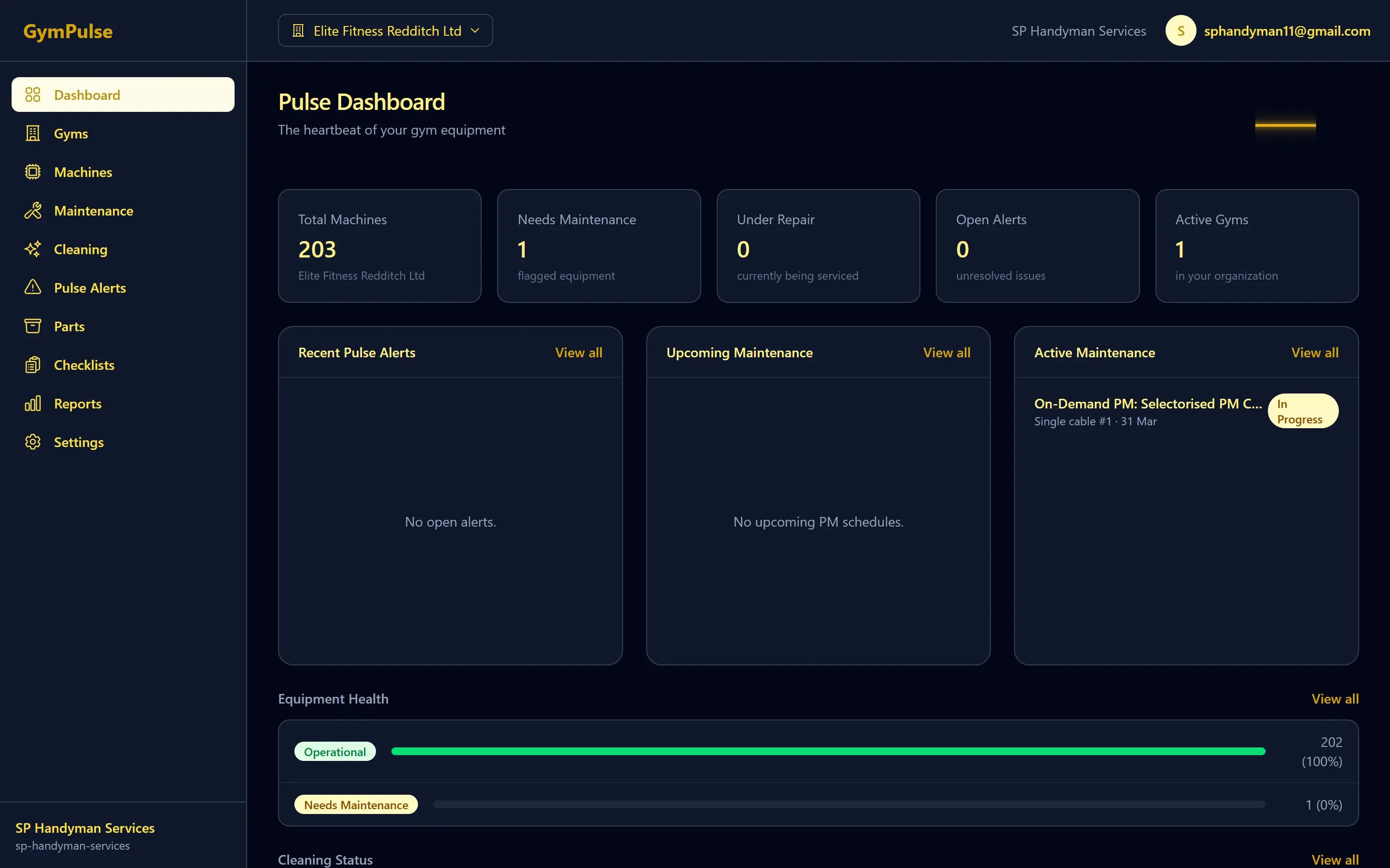 Dashboard showing machine totals, maintenance status, and active alerts
